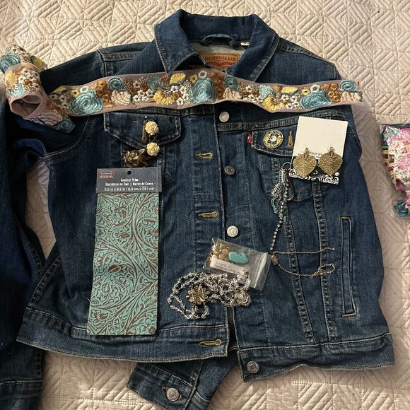 Moon Child Vibes 🌙 Handmade Upcycled Levi’s Jacket – Turquoise, Trims & Charms - Picture 15 of 16